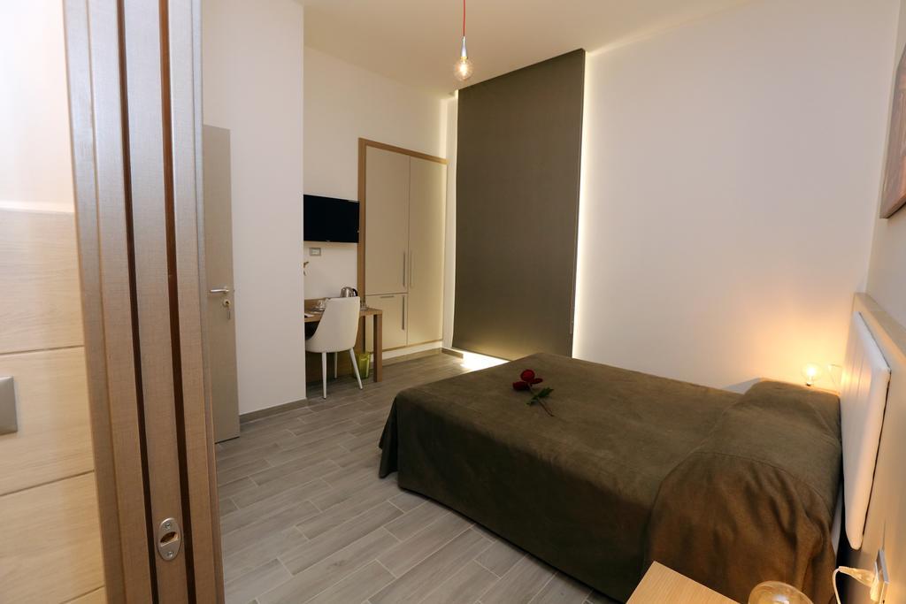 Отель Casa Martinez Roma Экстерьер фото